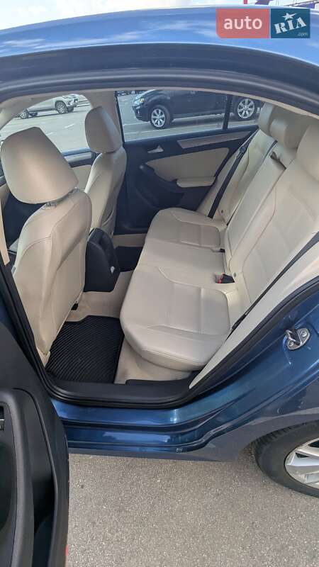 Седан Volkswagen Jetta 2016 в Кропивницком