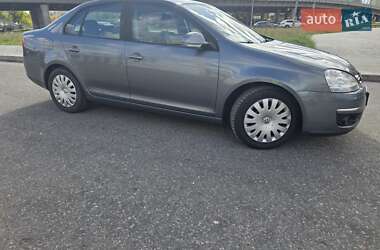 Седан Volkswagen Jetta 2008 в 