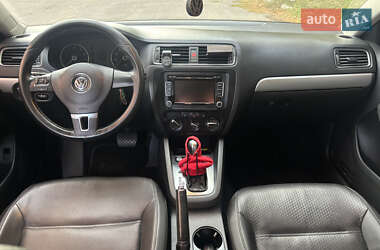 Седан Volkswagen Jetta 2013 в 