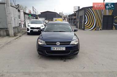 Седан Volkswagen Jetta 2013 в Києві