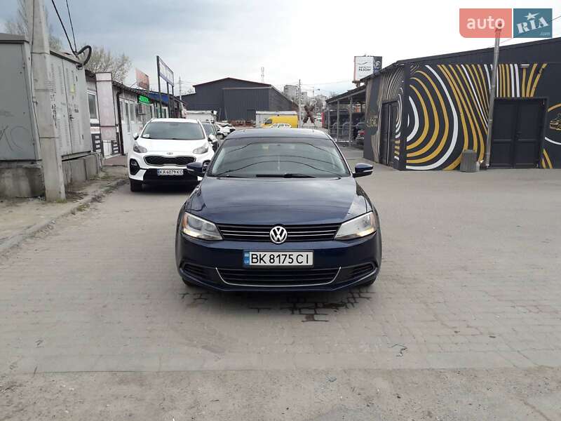 Седан Volkswagen Jetta 2013 в 