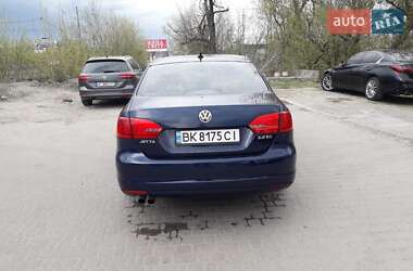 Седан Volkswagen Jetta 2013 в 