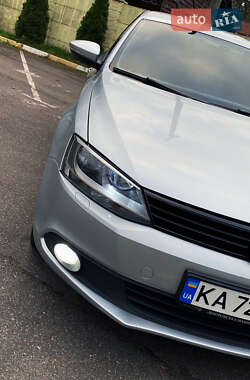 Седан Volkswagen Jetta 2012 в 