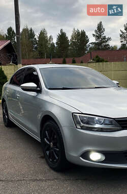 Седан Volkswagen Jetta 2012 в 