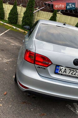 Седан Volkswagen Jetta 2012 в 