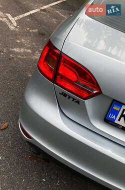 Седан Volkswagen Jetta 2012 в 