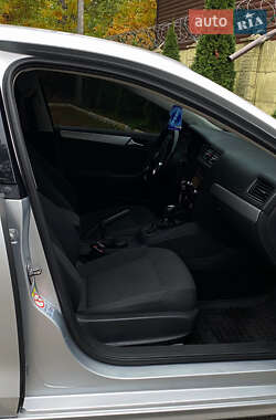 Седан Volkswagen Jetta 2012 в 
