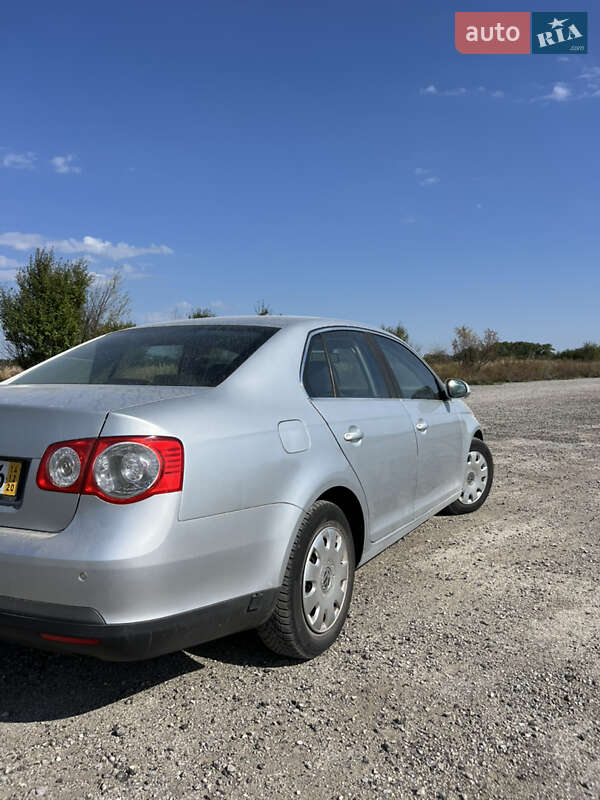 Седан Volkswagen Jetta 2008 в Борщеве