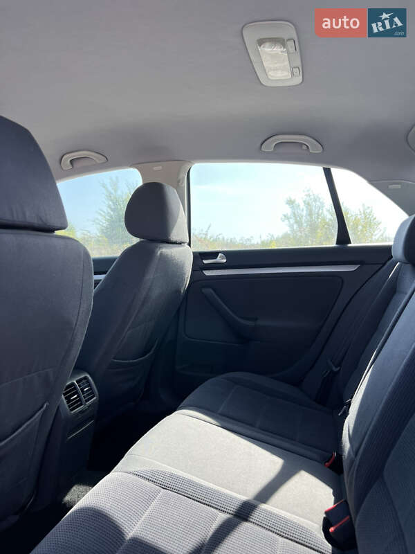 Седан Volkswagen Jetta 2008 в Борщеве