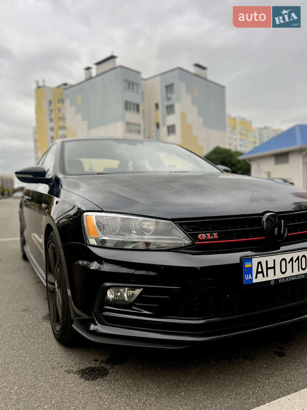 Седан Volkswagen Jetta 2016 в 