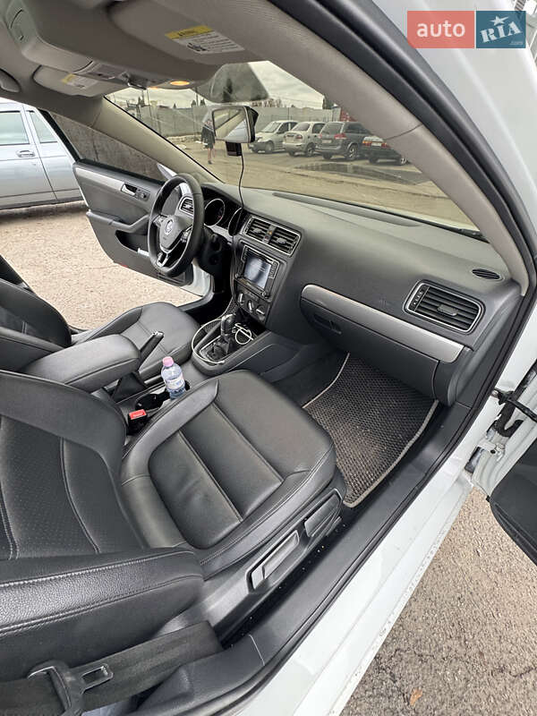 Седан Volkswagen Jetta 2016 в Харькове
