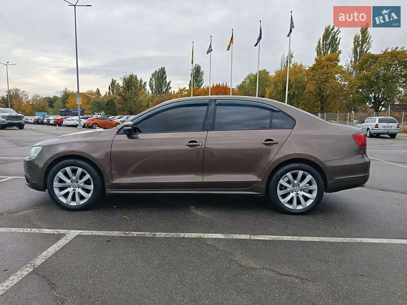Седан Volkswagen Jetta 2011 в Днепре