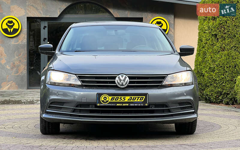 Седан Volkswagen Jetta 2015 в Львове