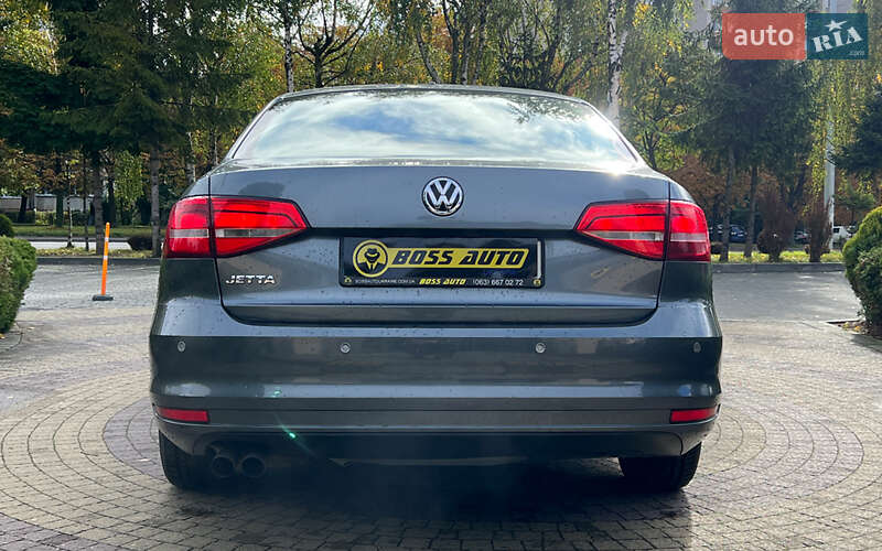 Седан Volkswagen Jetta 2015 в Львове