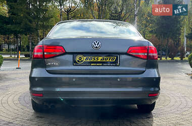 Седан Volkswagen Jetta 2015 в 