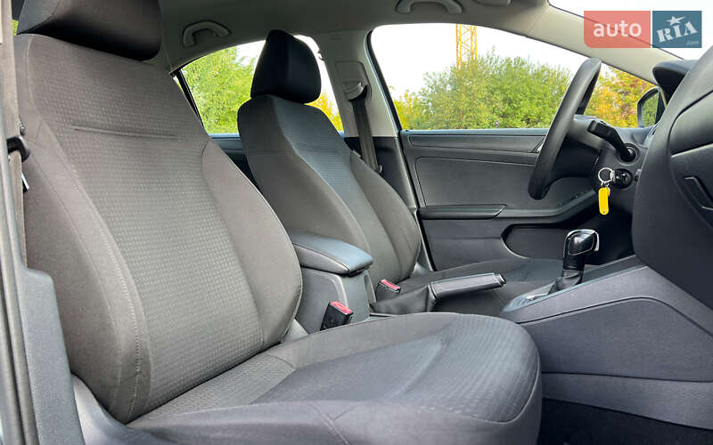 Седан Volkswagen Jetta 2015 в Львове