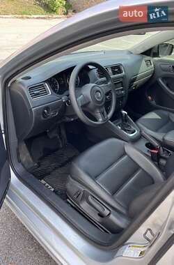 Седан Volkswagen Jetta 2013 в 