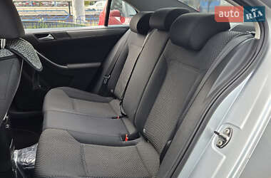 Седан Volkswagen Jetta 2012 в 