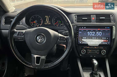 Седан Volkswagen Jetta 2012 в 