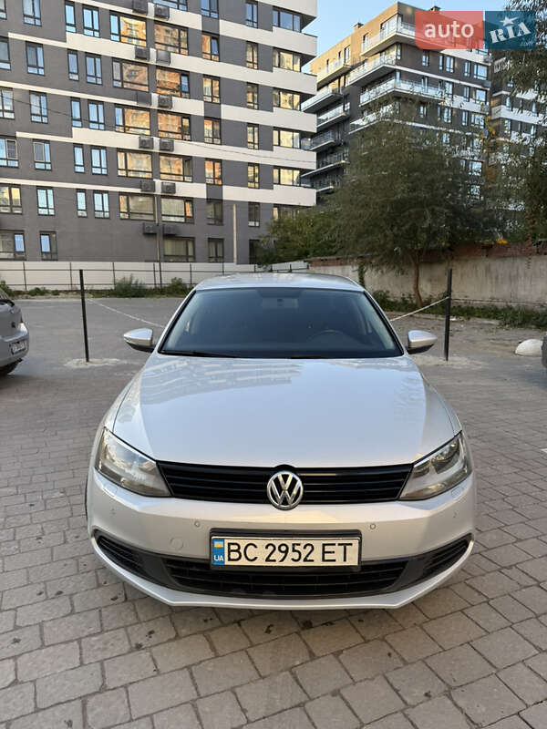 Седан Volkswagen Jetta 2012 в Львове