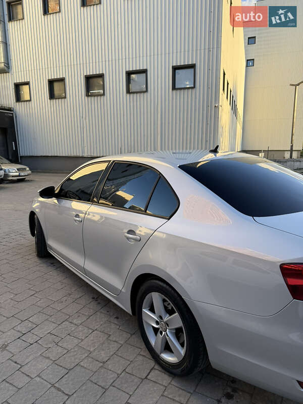 Седан Volkswagen Jetta 2012 в Львове