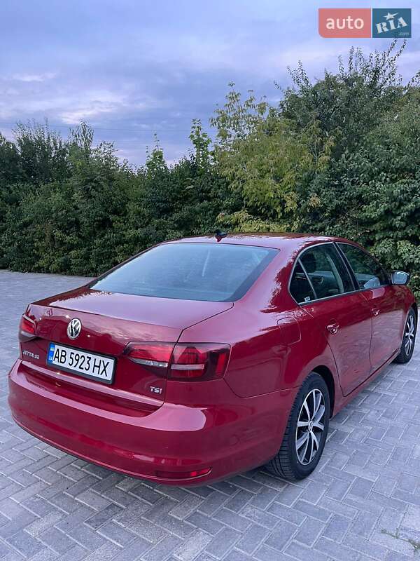 Седан Volkswagen Jetta 2015 в Немирові