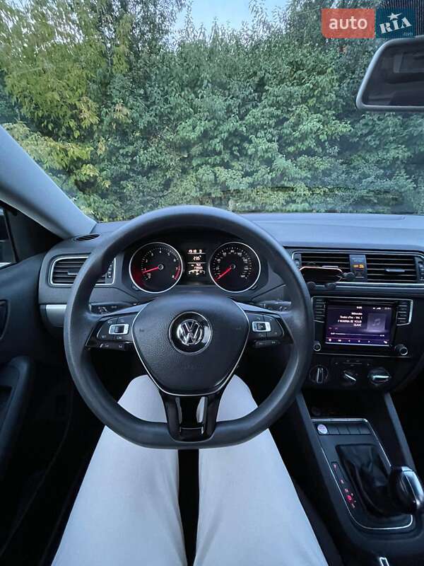 Седан Volkswagen Jetta 2015 в Немирові