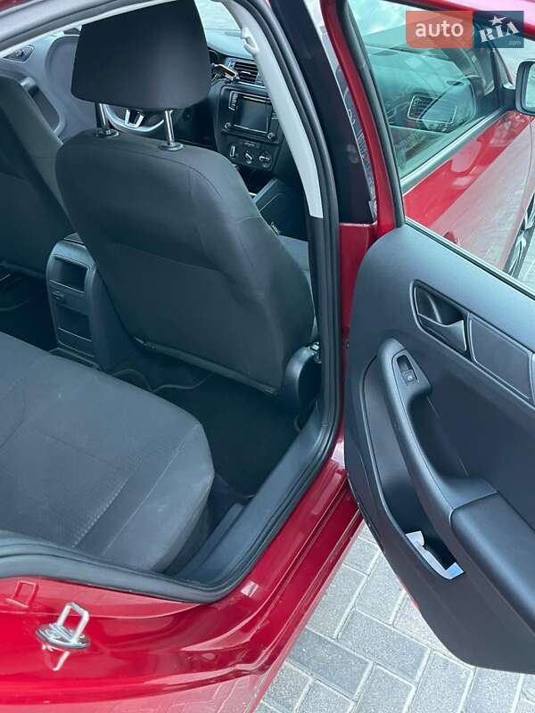 Седан Volkswagen Jetta 2015 в Немирові