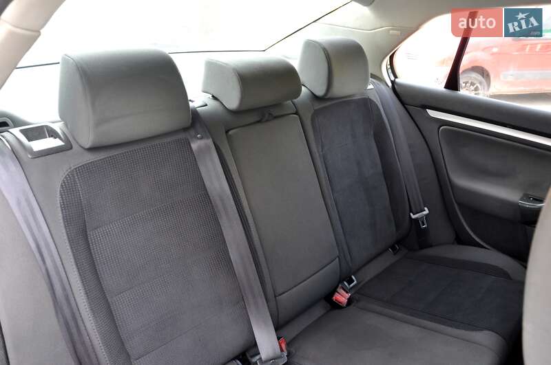 Седан Volkswagen Jetta 2006 в Львове