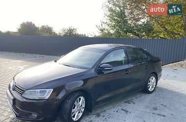 Седан Volkswagen Jetta 2011 в  фото 4 Седан Volkswagen Jetta 2011 в