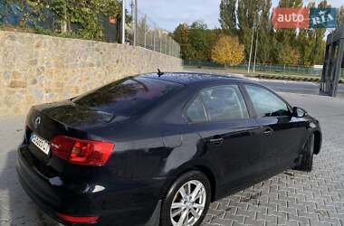 Седан Volkswagen Jetta 2011 в  фото 6 Седан Volkswagen Jetta 2011 в