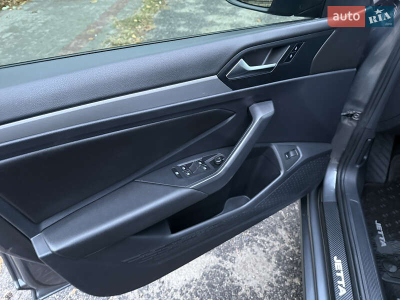 Седан Volkswagen Jetta 2019 в Запоріжжі