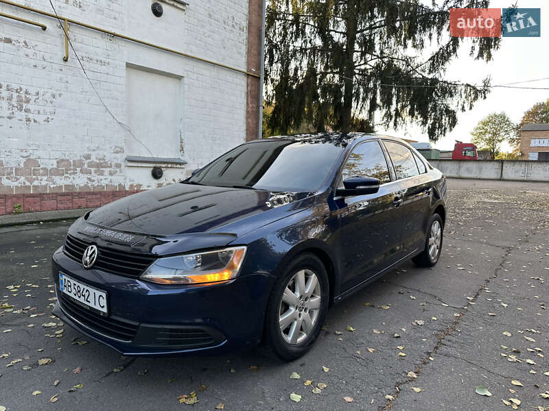 Седан Volkswagen Jetta 2013 в 
