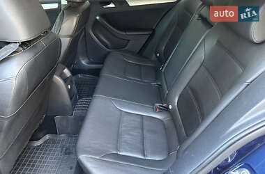 Седан Volkswagen Jetta 2013 в 