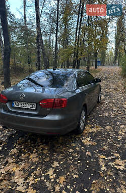 Седан Volkswagen Jetta 2014 в 