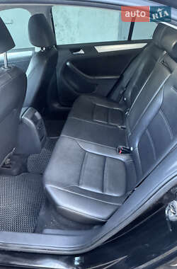 Седан Volkswagen Jetta 2012 в 