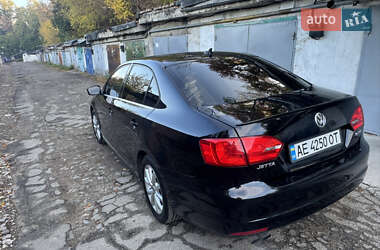 Седан Volkswagen Jetta 2012 в 
