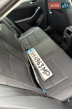 Седан Volkswagen Jetta 2011 в 