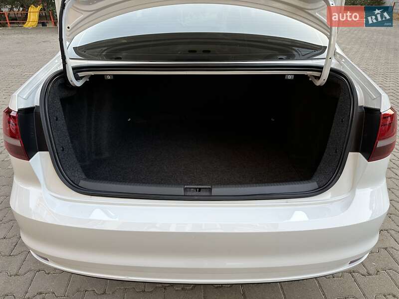 Седан Volkswagen Jetta 2016 в Одессе