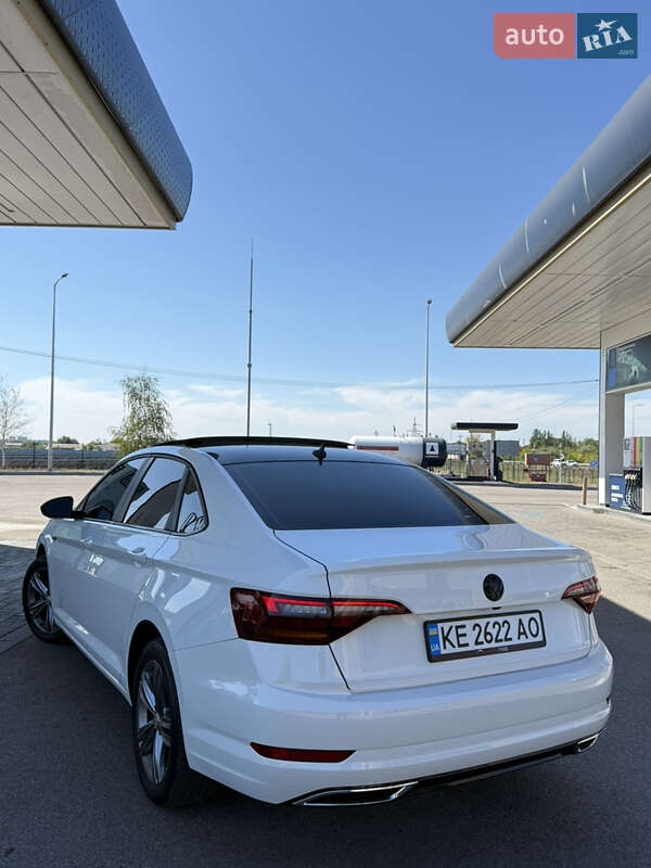 Седан Volkswagen Jetta 2019 в Днепре
