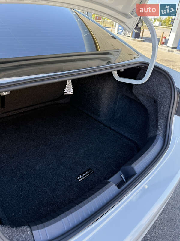 Седан Volkswagen Jetta 2019 в Днепре