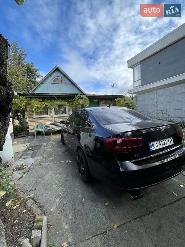 Седан Volkswagen Jetta 2015 в Киеве