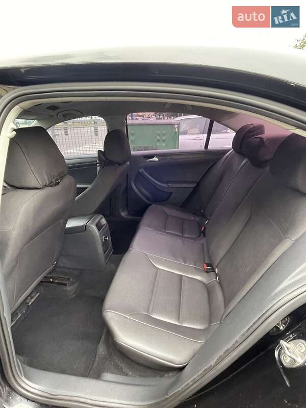 Седан Volkswagen Jetta 2015 в Киеве