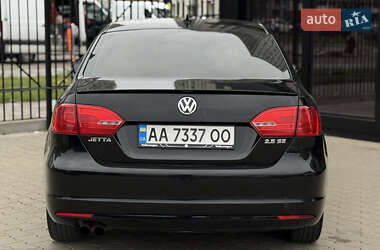 Седан Volkswagen Jetta 2012 в 