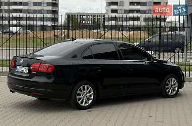 Седан Volkswagen Jetta 2012 в 