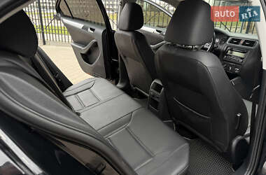 Седан Volkswagen Jetta 2012 в 