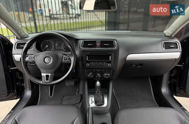 Седан Volkswagen Jetta 2012 в 