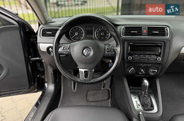 Седан Volkswagen Jetta 2012 в 