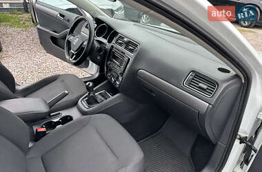 Седан Volkswagen Jetta 2014 в 