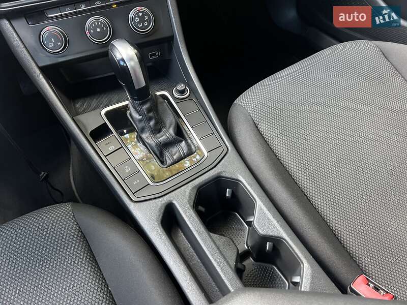 Седан Volkswagen Jetta 2018 в Львове